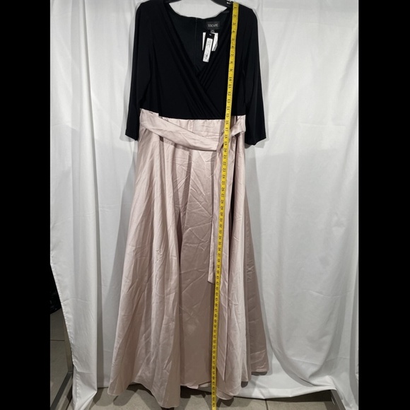 NWT XSCAPE [ PLUS Size‎ 16W] 3/4 Sleeve Satin Ball Gown in Black - Picture 2 of 12